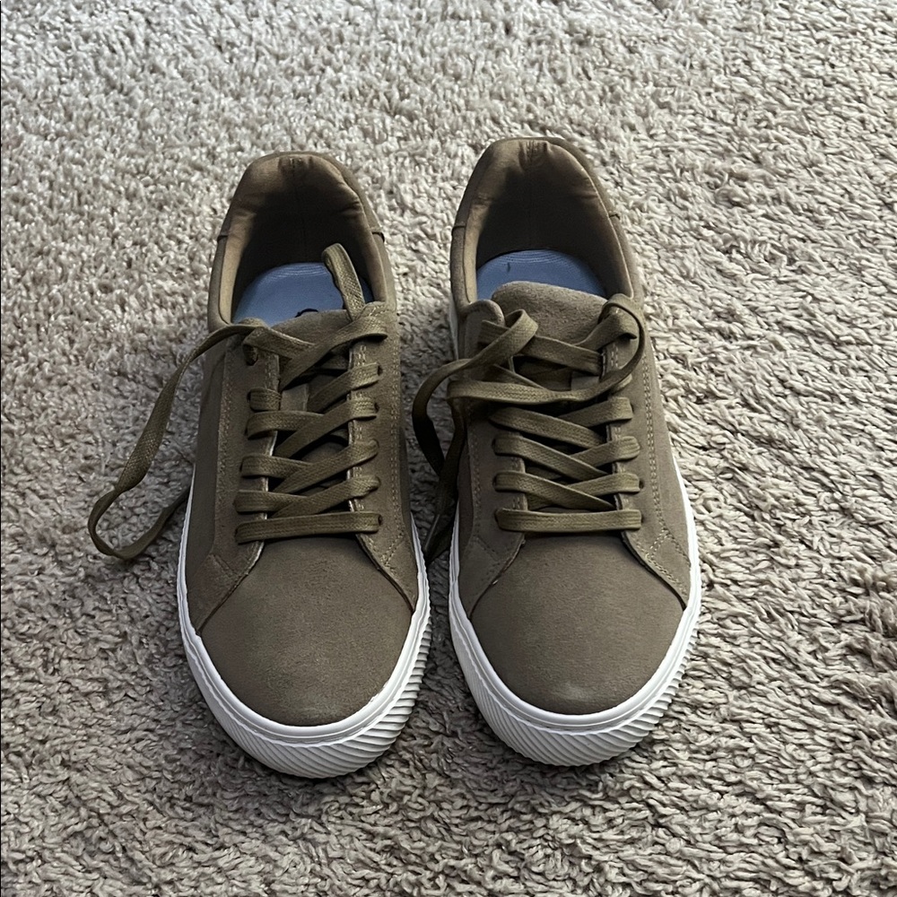 Quince women’s suede sneakers brand new